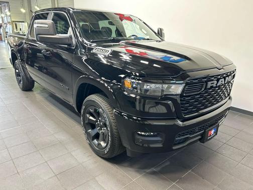 Diamond Black Crystal Pearlcoat 2026 RAM 1500 Big Horn/Lone Star