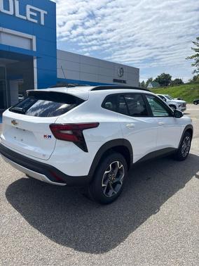 Summit White 2026 Chevrolet Trax LT