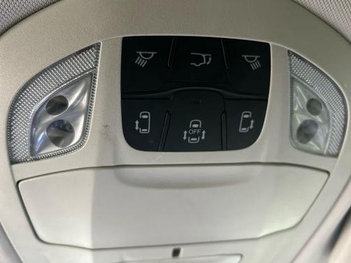 Velvet Red Pearlcoat 2023 Chrysler Voyager LX