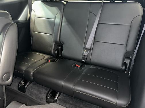 Silver Ice Metallic 2021 Chevrolet Traverse LT Leather