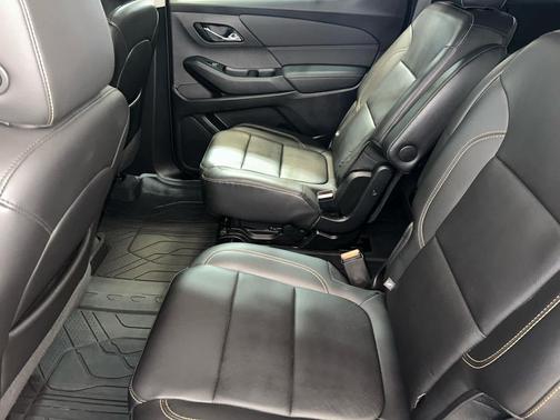 Silver Ice Metallic 2021 Chevrolet Traverse LT Leather