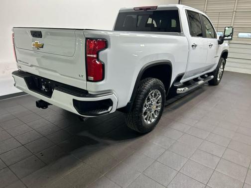 Summit White 2026 Chevrolet Silverado 2500 LT