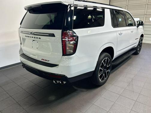 Summit White 2022 Chevrolet Suburban RST