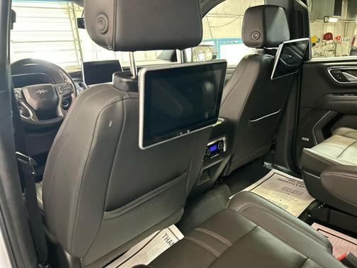Summit White 2022 Chevrolet Suburban RST