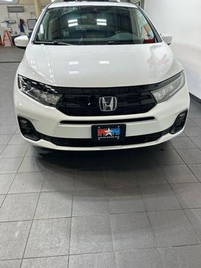 Platinum White Pearl 2027 Honda Odyssey Touring
