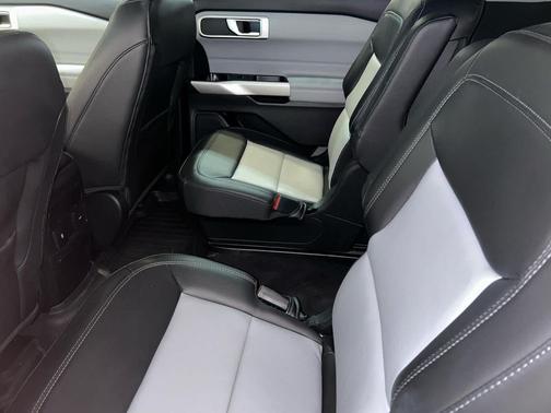 Carbonized Gray Metallic 2022 Ford Explorer XLT