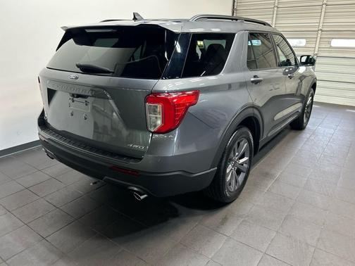 Carbonized Gray Metallic 2022 Ford Explorer XLT