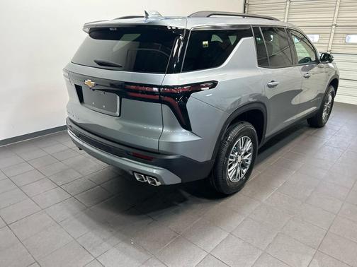 Sterling Gray Metallic 2026 Chevrolet Traverse LT