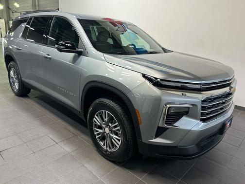Sterling Gray Metallic 2026 Chevrolet Traverse LT
