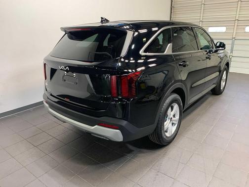 Ebony Black 2026 Kia Sorento LX