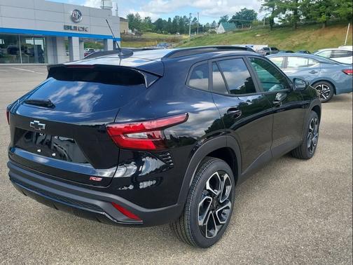 Mosaic Black Metallic 2026 Chevrolet Trax FWD 2RS