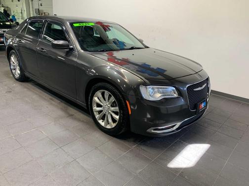 2017 Chrysler 300 Limited