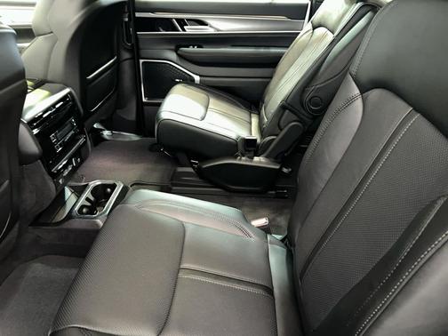 High Gloss Black 2026 Jeep Grand Wagoneer Limited Altitude 4x4