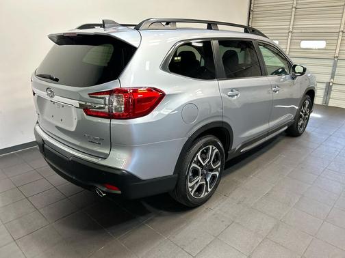 Ice Silver Metallic 2026 Subaru Ascent Limited 7-Passenger