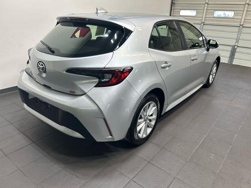 Classic Silver Metallic 2024 Toyota Corolla SE