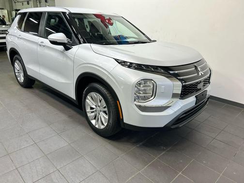 White Diamond 2026 Mitsubishi Outlander ES S-AWC