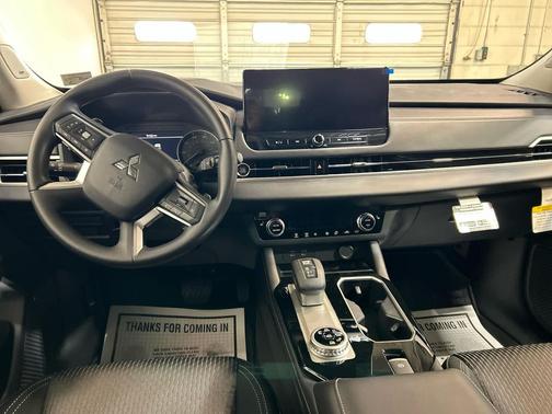 White Diamond 2026 Mitsubishi Outlander ES S-AWC