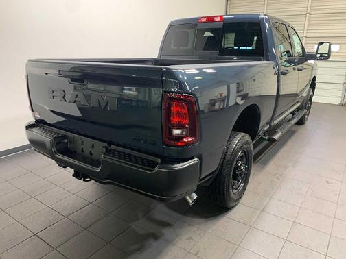 2026 RAM 2500 Tradesman Crew Cab 4x4 6'4' Box