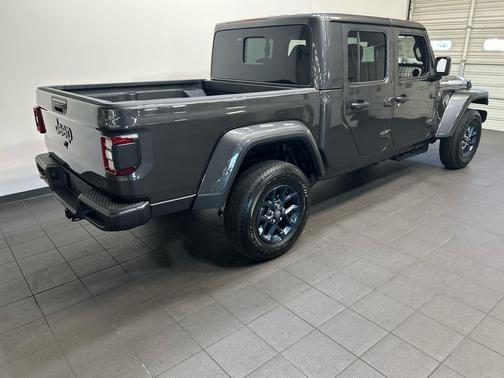 Granite Crystal Metallic Clearcoat 2026 Jeep Gladiator 85th Anniversary Edition 4x4