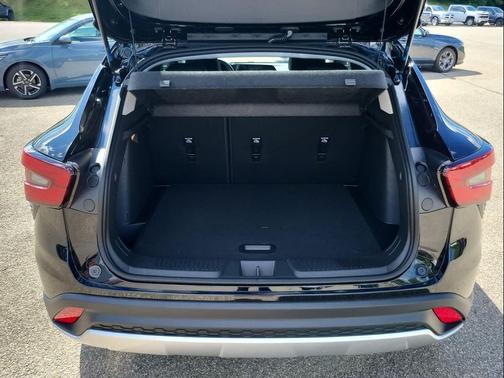 Mosaic Black Metallic 2026 Chevrolet Trax LT