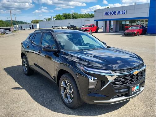 Mosaic Black Metallic 2026 Chevrolet Trax LT
