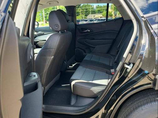 Mosaic Black Metallic 2026 Chevrolet Trax LT