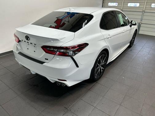 Ice Cap 2023 Toyota Camry SE