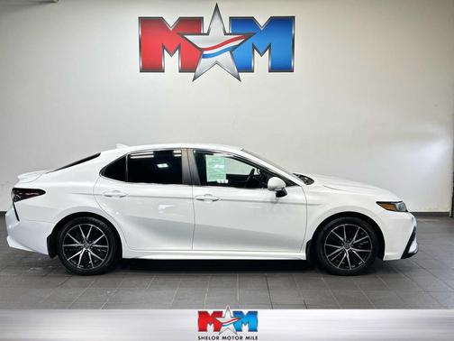 Ice Cap 2023 Toyota Camry SE