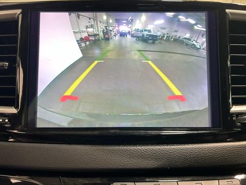 Brilliant Black Crystal Pearlcoat 2023 Chrysler Pacifica Touring L