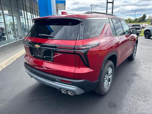Radiant Red Tintcoat 2027 Chevrolet Traverse LT