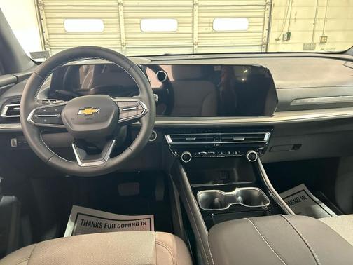 Summit White 2026 Chevrolet Traverse LT