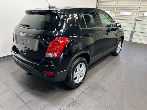 Mosaic Black Metallic 2019 Chevrolet Trax LS