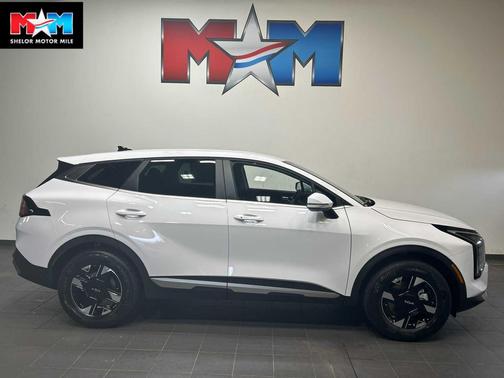 Glacial White Pearl 2026 Kia Sportage LX