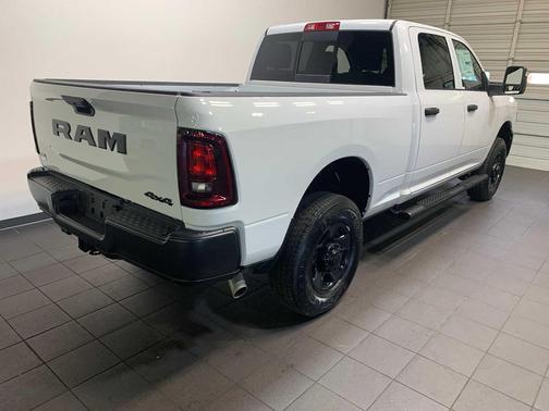 2025 RAM 2500 Tradesman Crew Cab 4x4 6'4' Box