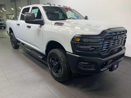 2025 RAM 2500 Tradesman Crew Cab 4x4 6'4' Box