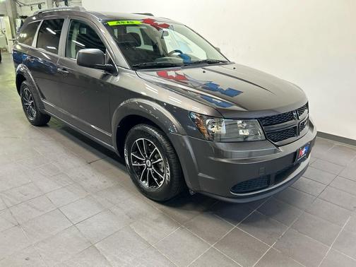 Granite Pearlcoat 2018 Dodge Journey SE