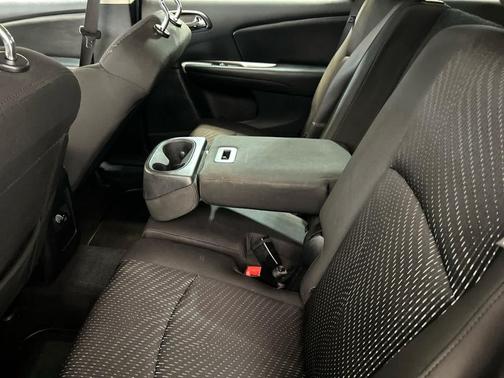 Granite Pearlcoat 2018 Dodge Journey SE