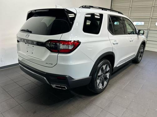 Platinum White Pearl 2026 Honda Pilot Elite