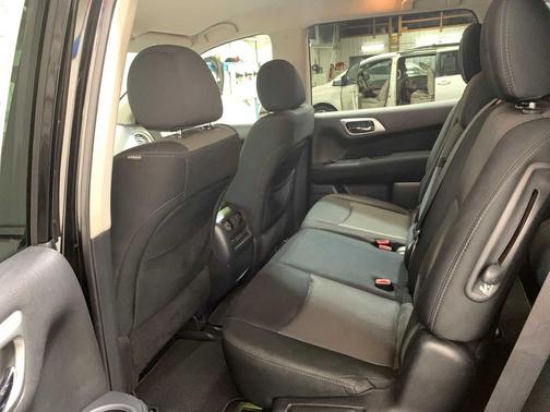 2017 Nissan Pathfinder SV