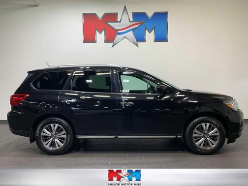 2017 Nissan Pathfinder SV