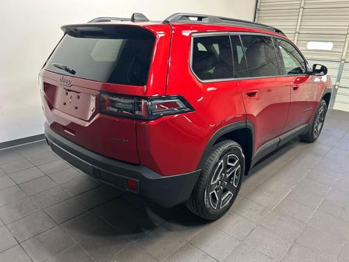 Red Hot Pearlcoat 2026 Jeep Cherokee Laredo 4x4