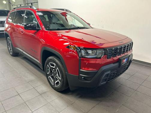 Red Hot Pearlcoat 2026 Jeep Cherokee Laredo 4x4