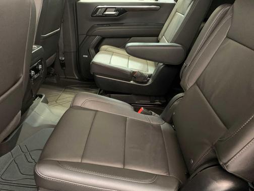 2025 Chevrolet Suburban LT