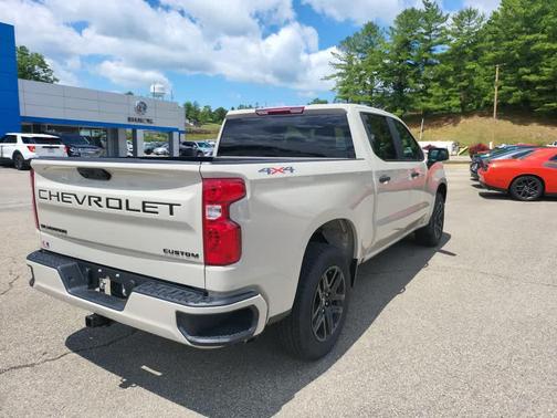 White Sands 2026 Chevrolet Silverado 1500 Custom