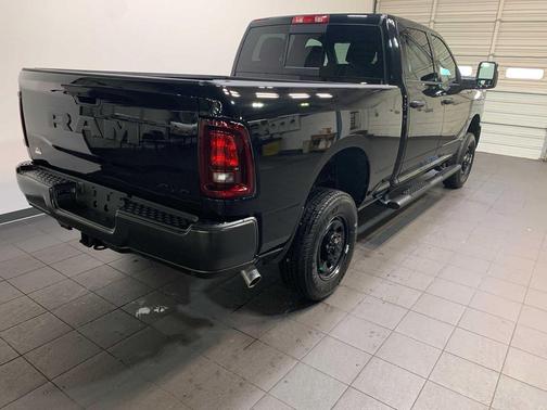2026 RAM 2500 Tradesman Crew Cab 4x4 6'4' Box