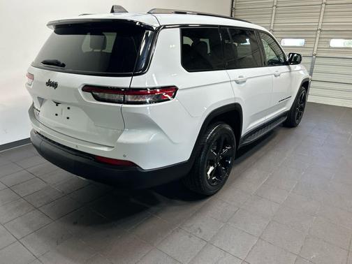 Bright White Clearcoat 2021 Jeep Grand Cherokee L Altitude