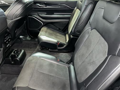 Bright White Clearcoat 2021 Jeep Grand Cherokee L Altitude