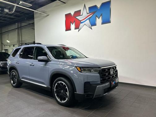 Sonic Gray Pearl 2026 Honda Pilot Touring 8-Passenger