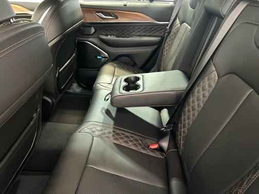 Bright White Clearcoat 2026 Jeep Grand Cherokee Summit