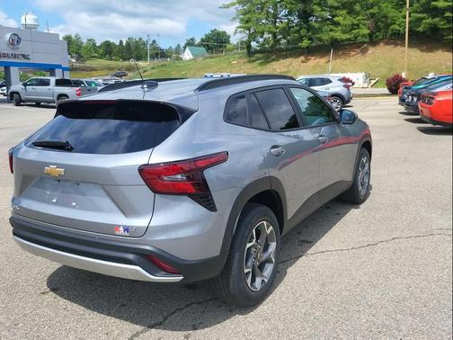 Sterling Gray Metallic 2026 Chevrolet Trax LT